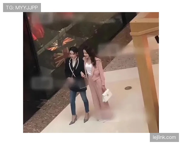 杨千霖今天咋穿得像去拍偶像剧，赛场上还真是个反差萌